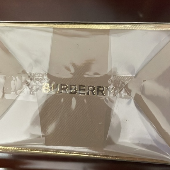 Burberry women fragrance. Sealed and never used. 100% full! NIB/NWT!! - Picture 5 of 6